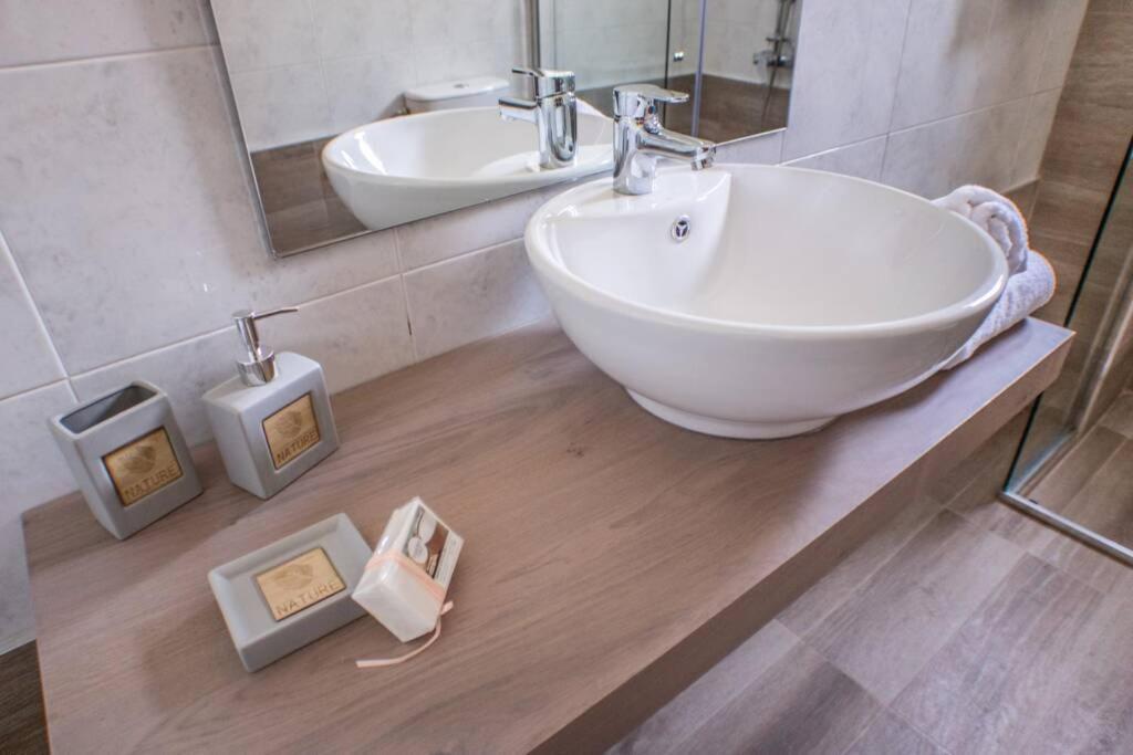 Villa Ventus, 40Sqm Private Pool & Hot Tub! Roussospítion المظهر الخارجي الصورة